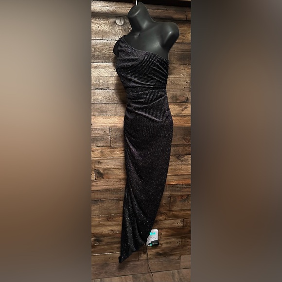 Dress by Gibson Latimer - Picture 6 of 9